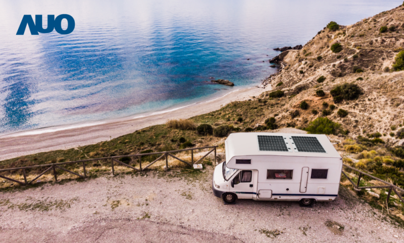 「可撓輕量化太陽光電板SunCurva」使用輕量特殊耐候型複合板取代傳統太陽能板的玻璃前板，不僅降低70%重量，每米平方僅3Kg；具有抗衝擊性能及通過電磁相容性測試，可應用於交通運輸工具，如露營車、遊艇等